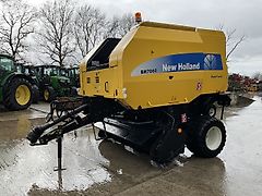 New Holland BR7060