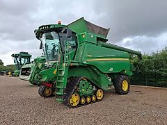John Deere T670i