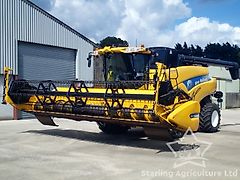 New Holland CR9060 Elevation 4WD Combine