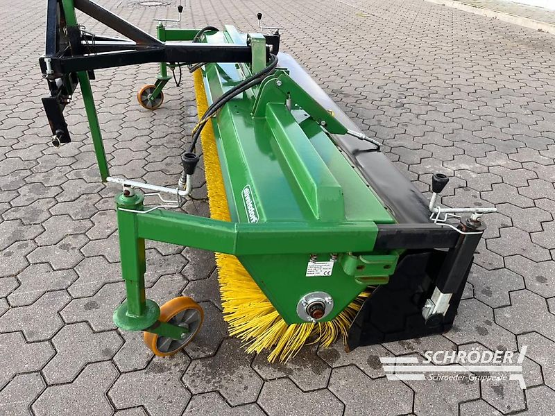 Düvelsdorf DKW 2,70 M 3-PUNKT KEHRMASCHINE