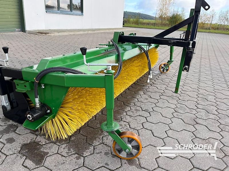 Düvelsdorf DKW 2,70 M 3-PUNKT KEHRMASCHINE