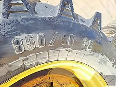 John Deere 6820
