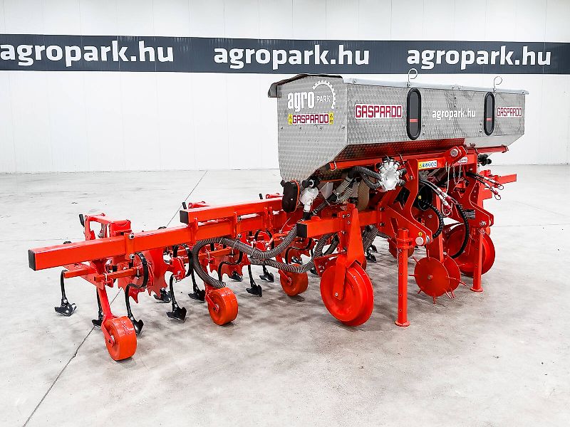 Gaspardo HS6 folding frame, 8-row inter-row cultivator