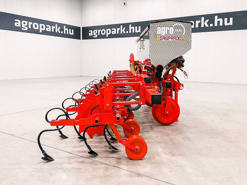 Gaspardo HS6 folding frame, 8-row inter-row cultivator