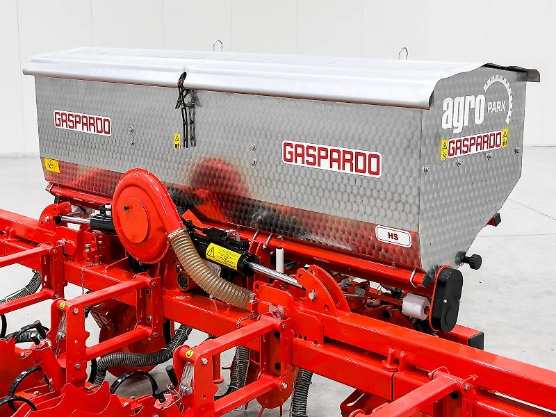 Gaspardo HS6 folding frame, 8-row inter-row cultivator