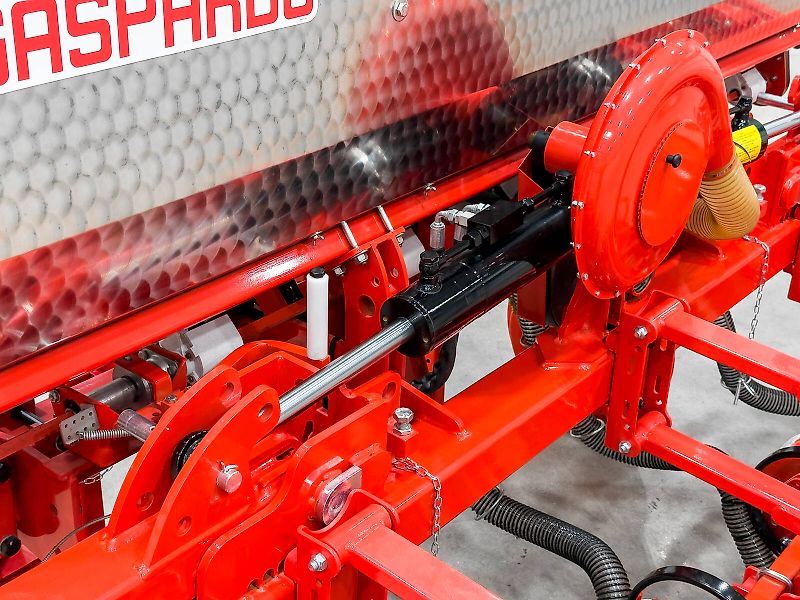 Gaspardo HS6 folding frame, 8-row inter-row cultivator