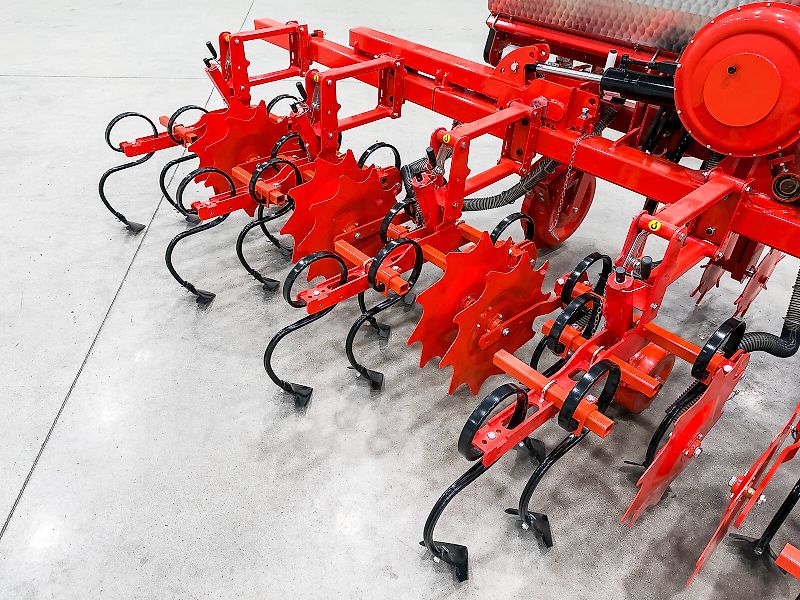 Gaspardo HS6 folding frame, 8-row inter-row cultivator