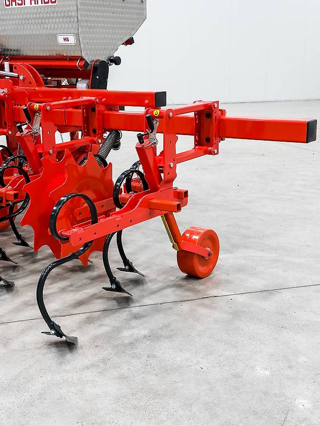 Gaspardo HS6 folding frame, 8-row inter-row cultivator