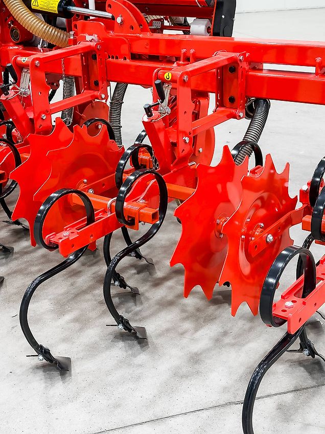 Gaspardo HS6 folding frame, 8-row inter-row cultivator