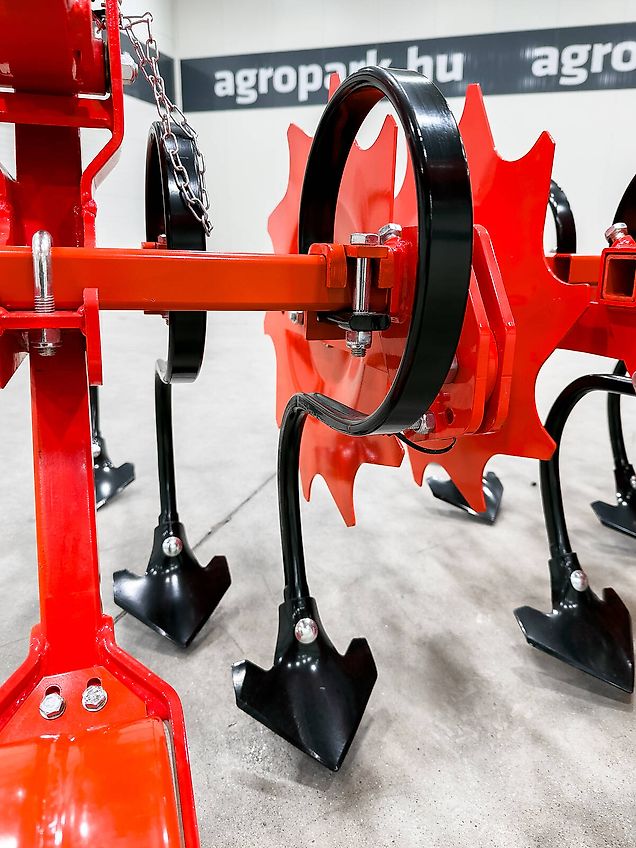 Gaspardo HS6 folding frame, 8-row inter-row cultivator