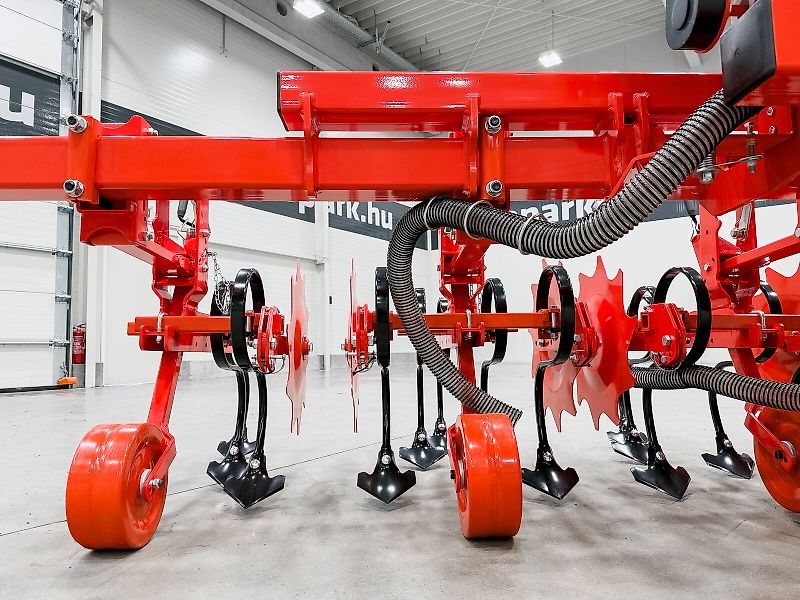 Gaspardo HS6 folding frame, 8-row inter-row cultivator