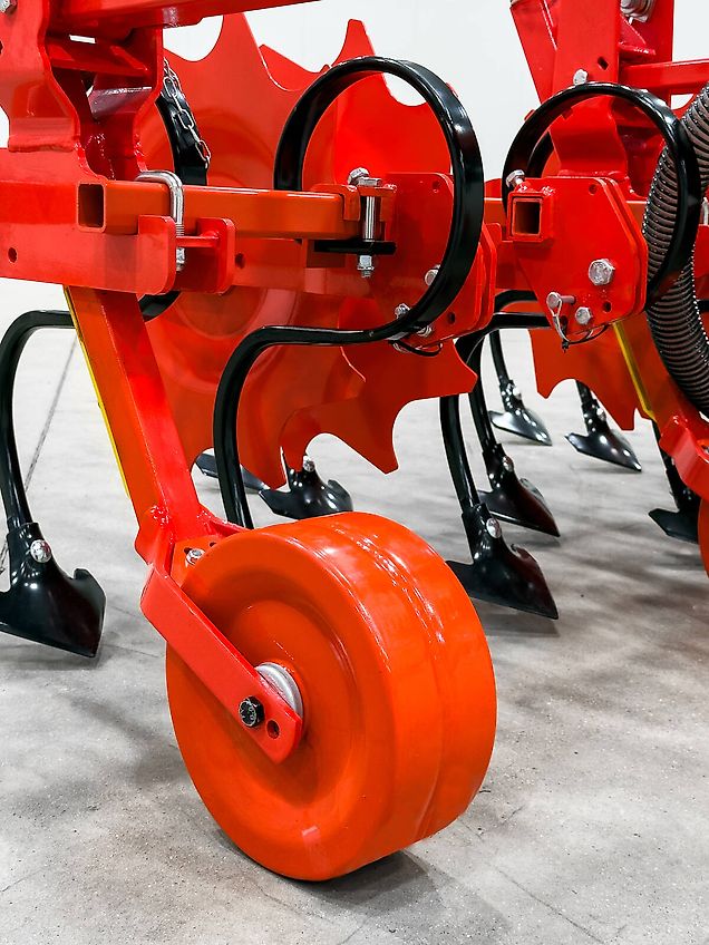 Gaspardo HS6 folding frame, 8-row inter-row cultivator