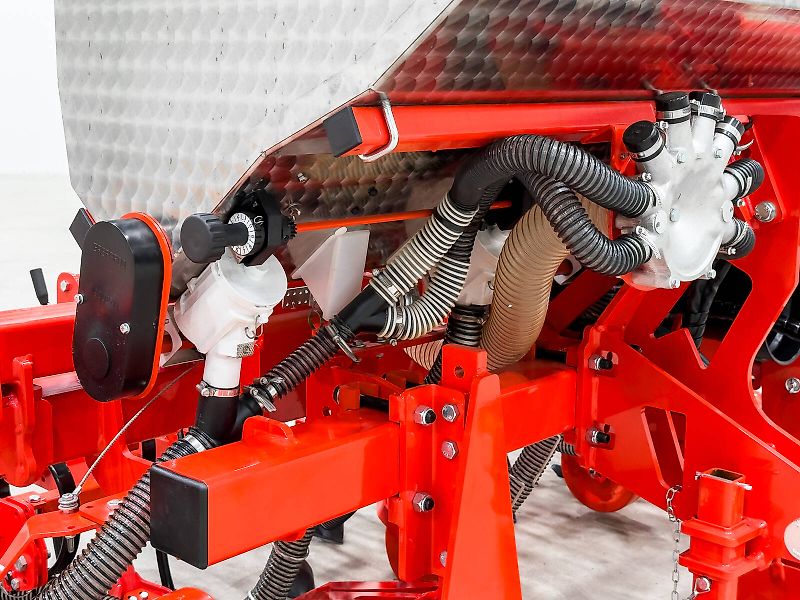 Gaspardo HS6 folding frame, 8-row inter-row cultivator