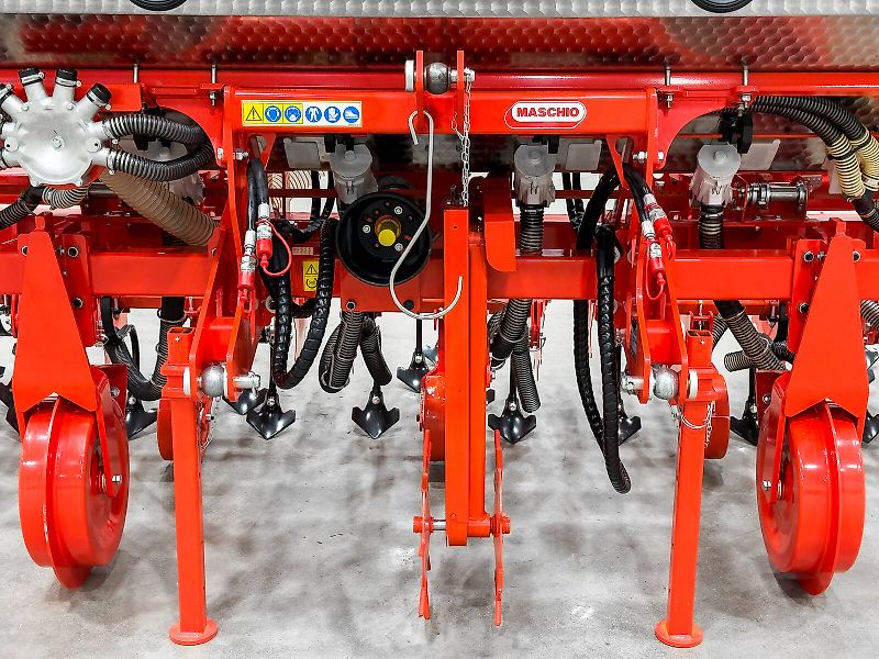 Gaspardo HS6 folding frame, 8-row inter-row cultivator