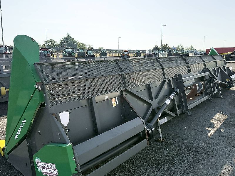 Ziegler Sunflower Champion 12R John Deere 12 row sunflower header, 75 cm row distance, for John Deere S and T combines