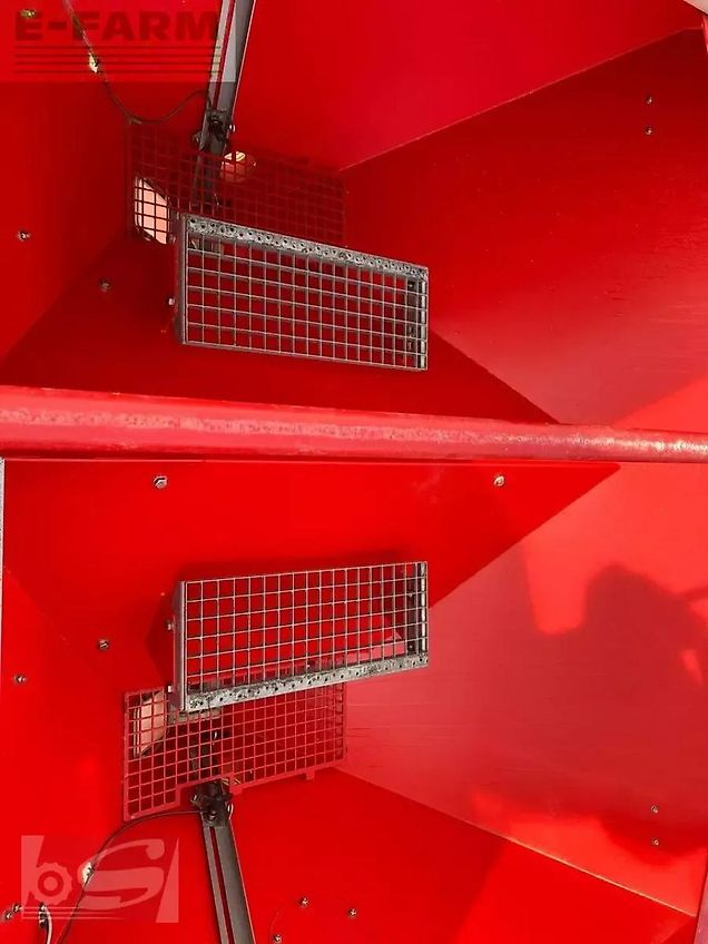 Kverneland düngertank saatguttank