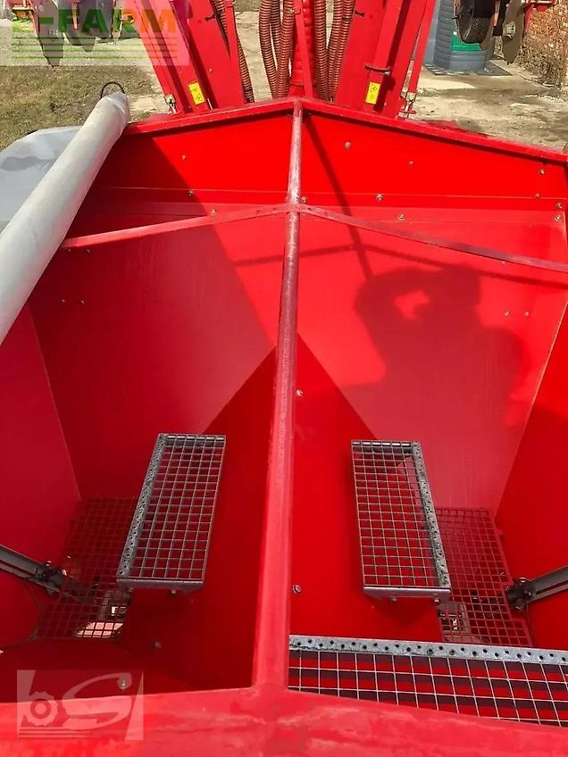 Kverneland düngertank saatguttank