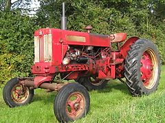 IHC McCormick B614 row crop tractor