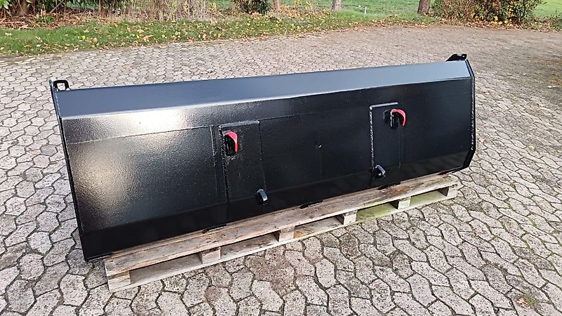 Bressel und Lade Keine Bressel Erdschaufel 245cm Schaufelbreite Schürfleiste Euroaufnahme Euroadapter 2 Mittelstege Schwergutschaufel Ladeschaufel Leichtgutschaufel 245cm Schürfleiste Frabschäden