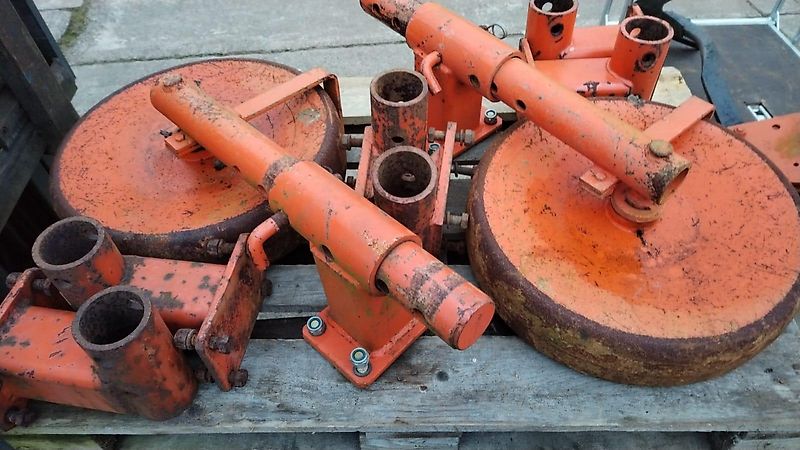 Amazone Howard Stützräder 500 mm mit Flanschplatte Stützräder mit Halterungen Befstigungsmaterial zur exaktren Tiefenführung von Stützrädern geschraubter Grubberstil passen für Howard Grubber Ballastplatten Koffergewichte