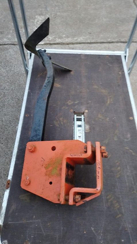 Amazone Howard Stützräder 500 mm mit Flanschplatte Stützräder mit Halterungen Befstigungsmaterial zur exaktren Tiefenführung von Stützrädern geschraubter Grubberstil passen für Howard Grubber Ballastplatten Koffergewichte