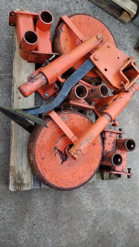 Amazone Howard Stützräder 500 mm mit Flanschplatte Stützräder mit Halterungen Befstigungsmaterial zur exaktren Tiefenführung von Stützrädern geschraubter Grubberstil passen für Howard Grubber Ballastplatten Koffergewichte