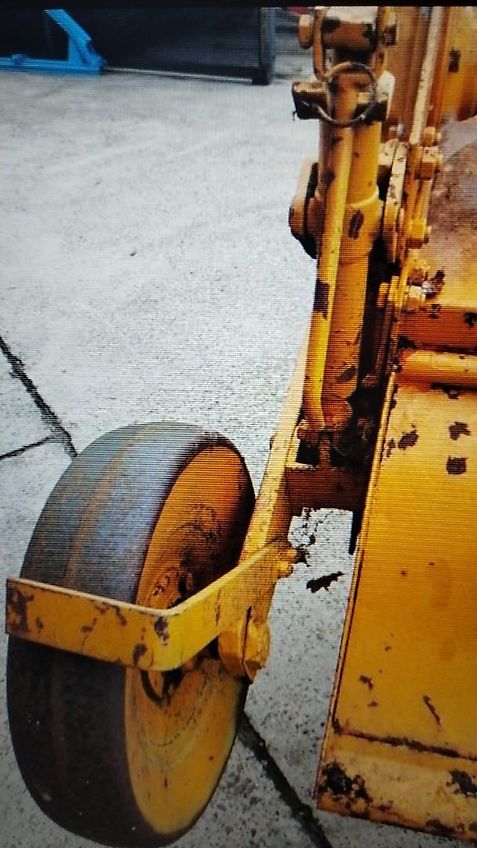 Amazone Howard Stützräder 500 mm mit Flanschplatte Stützräder mit Halterungen Befstigungsmaterial zur exaktren Tiefenführung von Stützrädern geschraubter Grubberstil passen für Howard Grubber Ballastplatten Koffergewichte