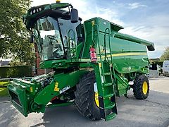 John Deere T550 Combine