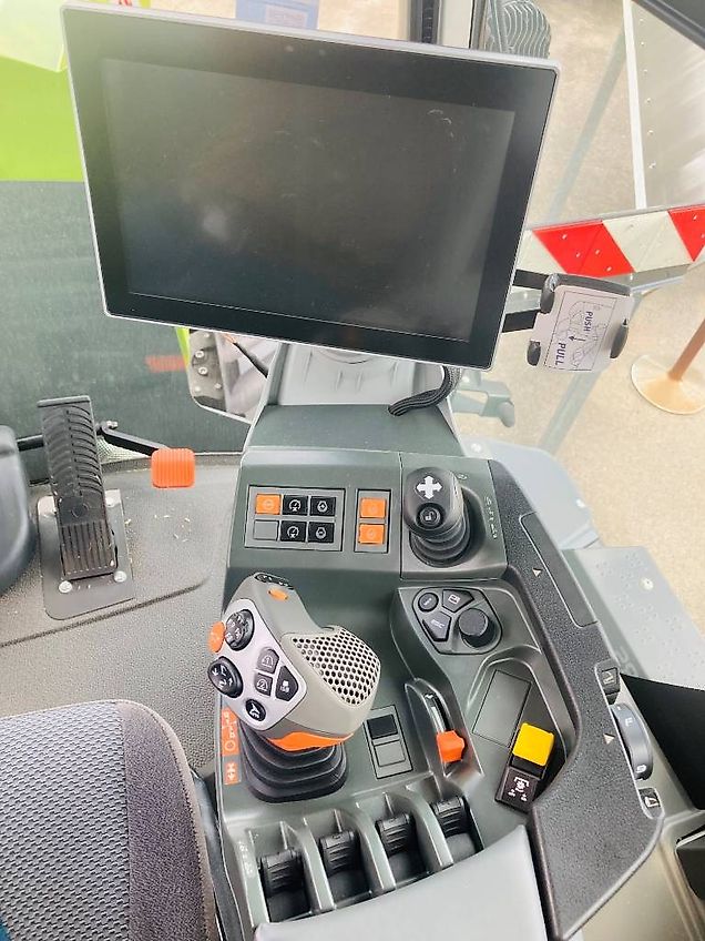 Claas XERION 5000 TRAC TS