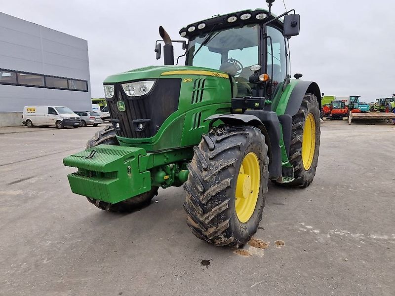John Deere 6215 R