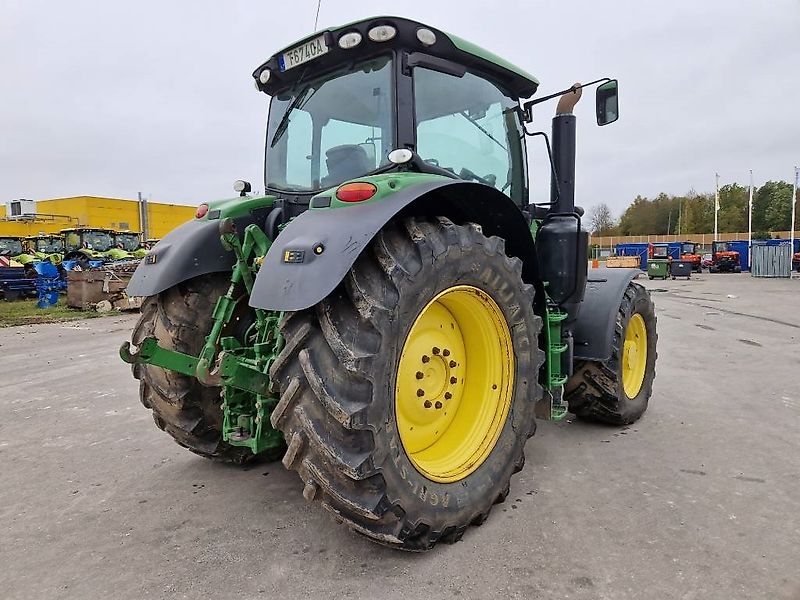 John Deere 6215 R