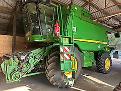John Deere T670