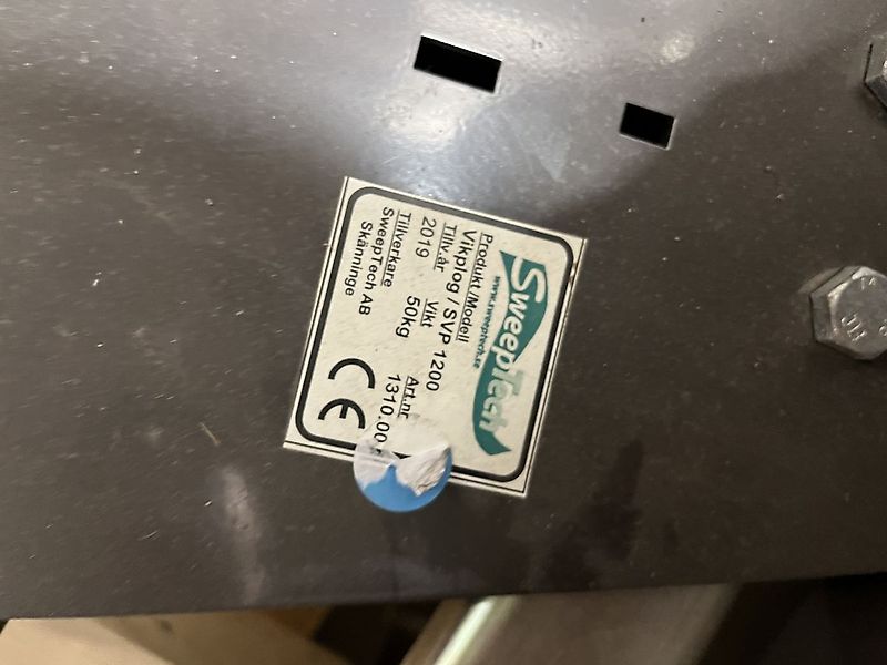 Husqvarna V-Schild für 418 / 422 / 524 Serie Rider