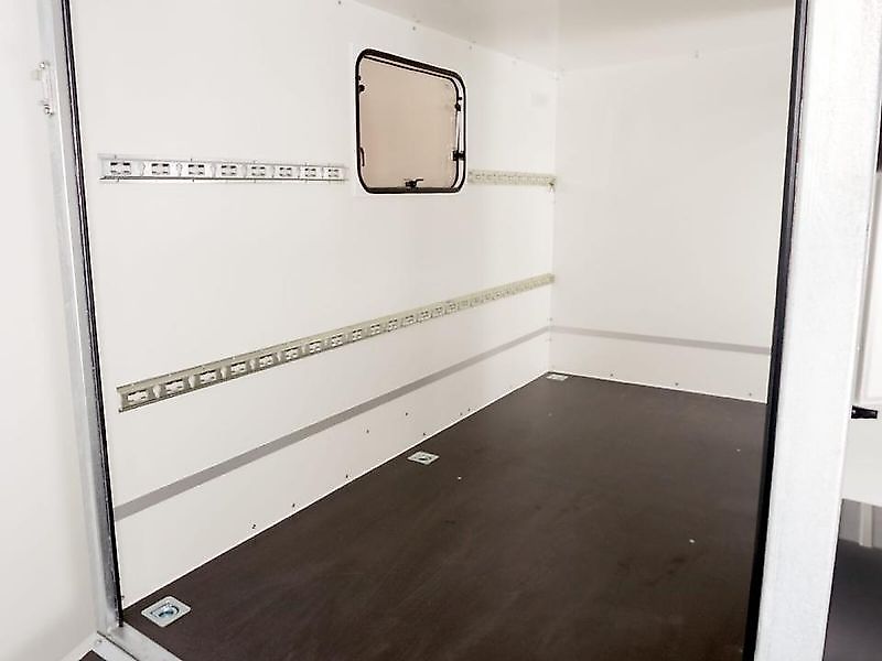 Blyss Kofferanhänger 146x304cm Höhe:180 1,3t|Rampe|Tür|2 Fenster