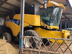 New Holland Agriculture USED New Holland CX8040 Combine Harvester For Sale