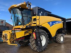 New Holland Agriculture USED New Holland CX8040 Combine Harvester