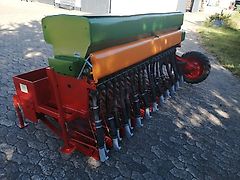 Bütje Keine Vredo Grünlandschlitzdrille Bütje TBH 250 Grünlandnachsaatgerät 250cm Arbeitsbreite Leichtzügig für Schlepper ab 50PS Nachsaatgerät mit 250cm Arbeitsbreite Ideale Bodenanpassung da jedes Schlitzschar einezeln Pendelnd aufgehängt ist Schardruck über