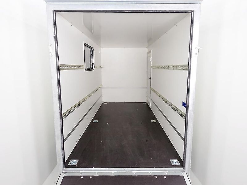 Blyss Kofferanhänger 146x304cm Höhe:180 1,3t|Rampe|Tür|1 Fenster